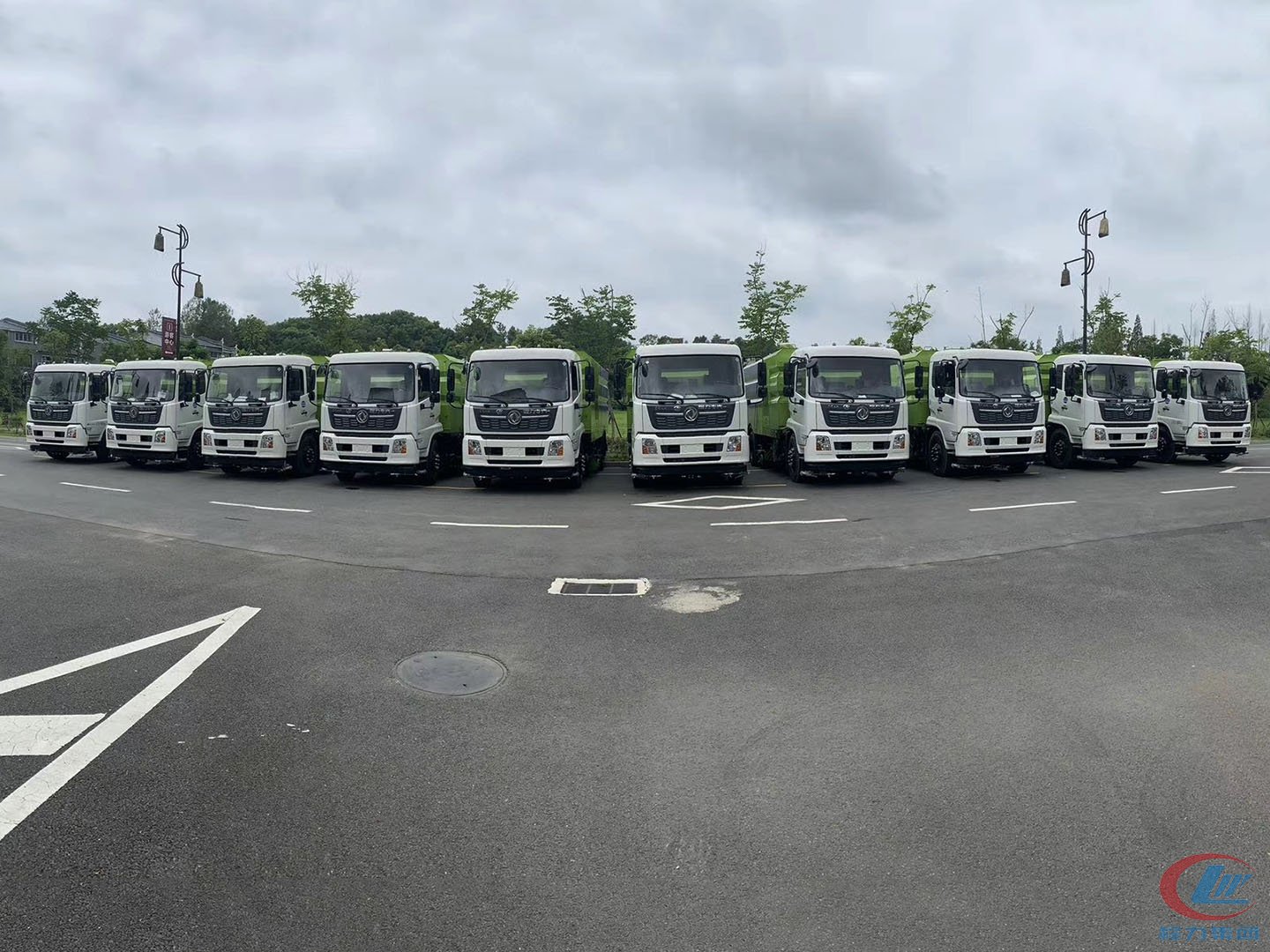 918博天堂集团东风天锦洗扫车批量交车