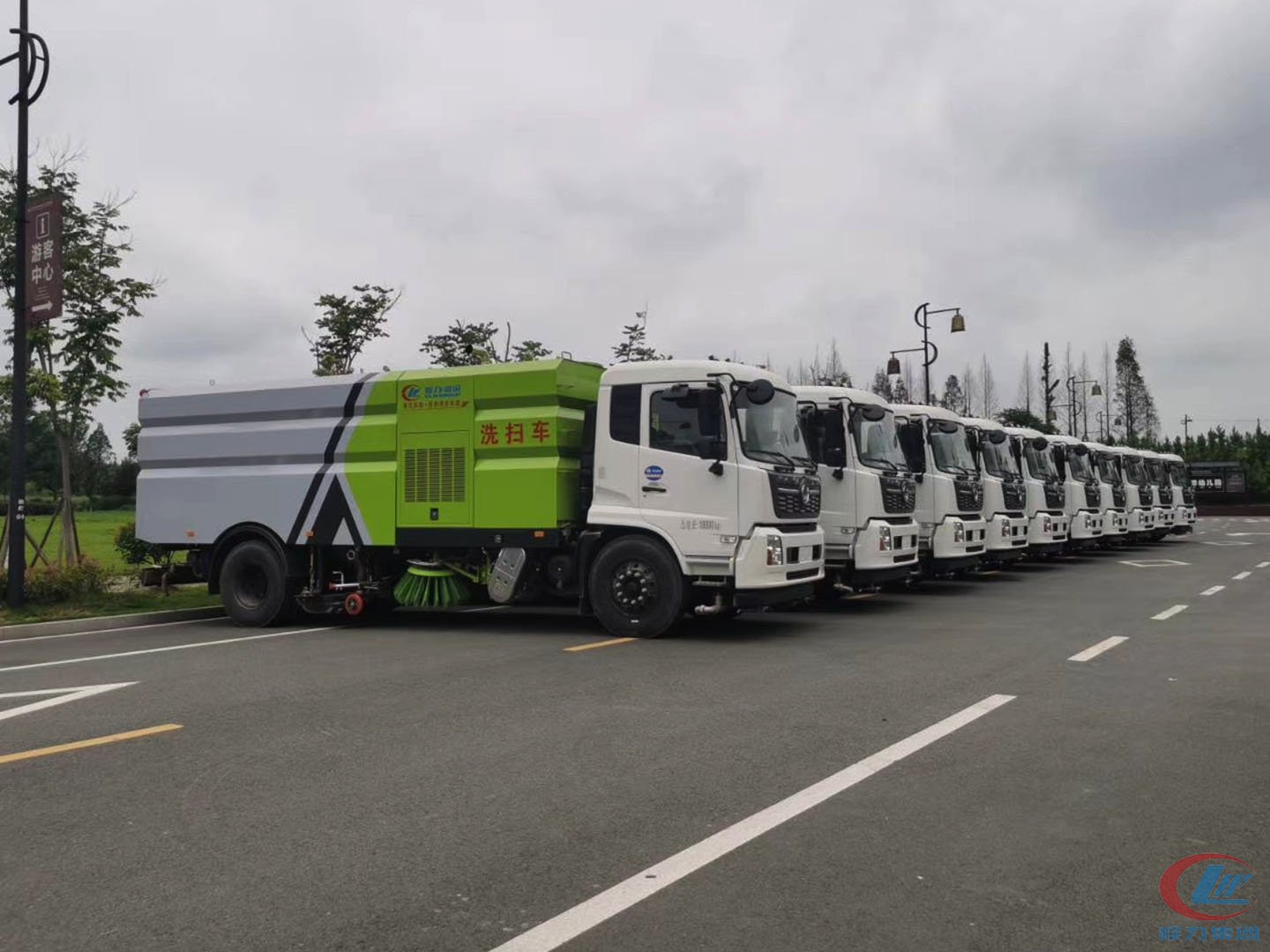 918博天堂集团东风天锦洗扫车批量交车