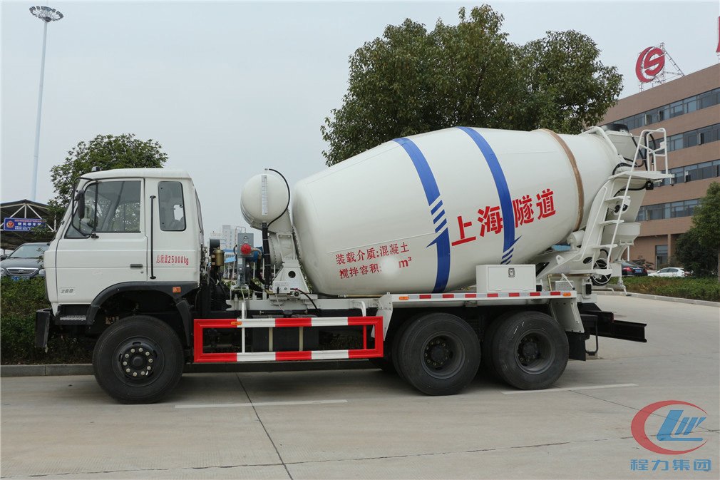 湖北918博天堂东风153搅拌车侧面图
