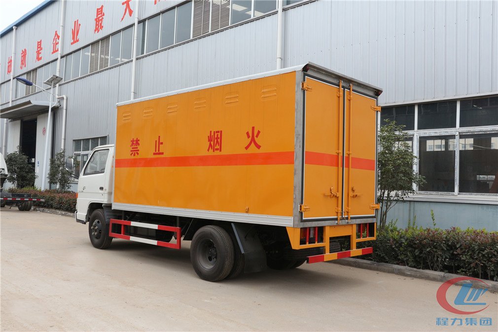 918博天堂集团江铃JMC爆破器材运输车侧面图