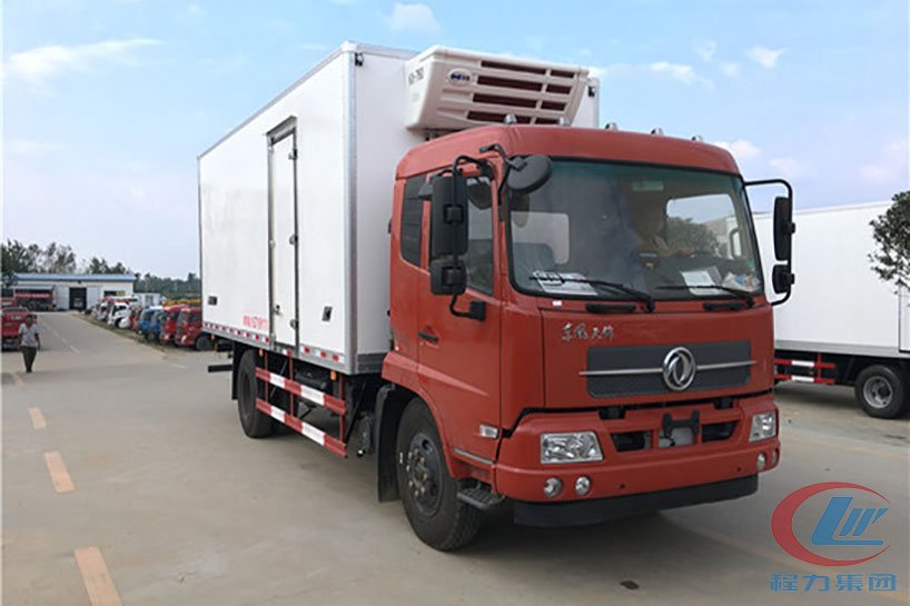 918博天堂集团东风天锦冷藏车（厢长6.1米）侧面图