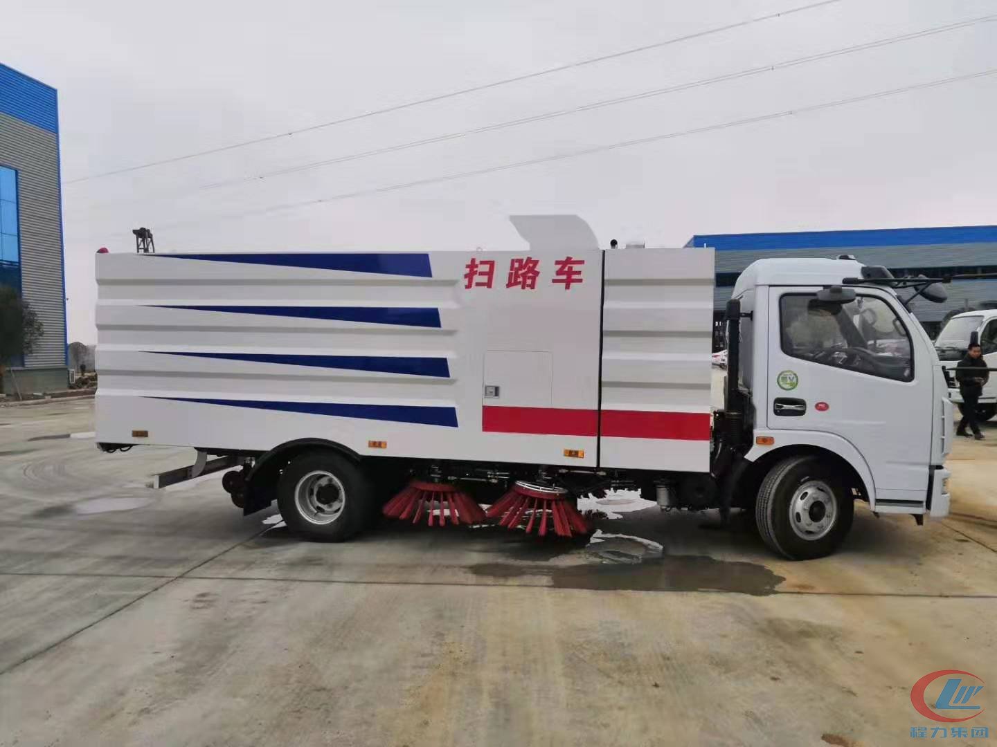 918博天堂东风多利卡D7扫路车侧面图