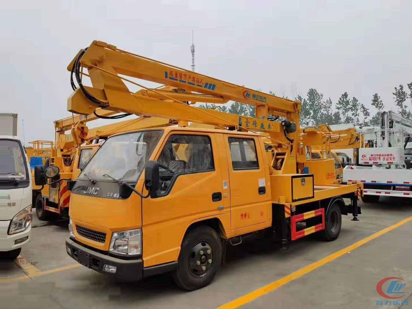 湖北918博天堂江铃蓝牌高空作业车