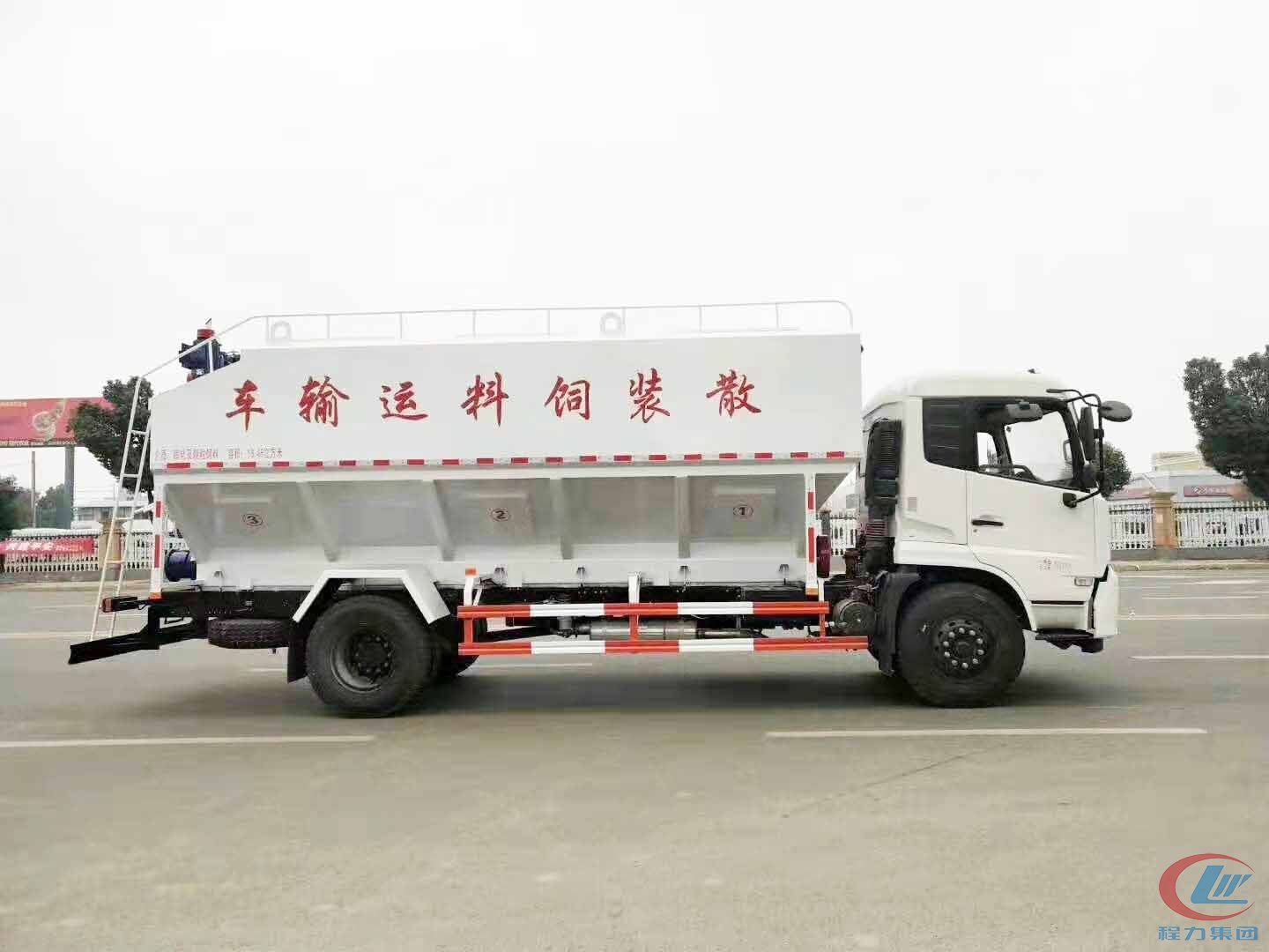 918博天堂10吨天锦散装饲料车侧面图
