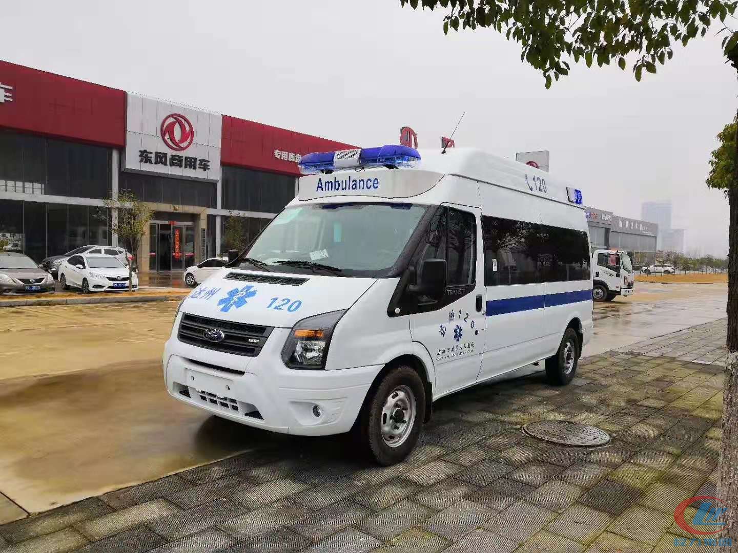 湖北918博天堂福特V348高顶监护型救护车侧面图