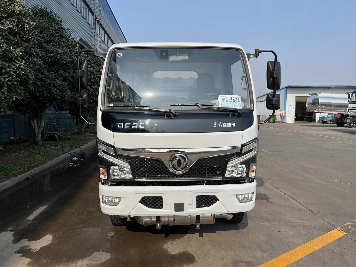 国六918博天堂牌东风小福瑞卡/多利卡5方加油车