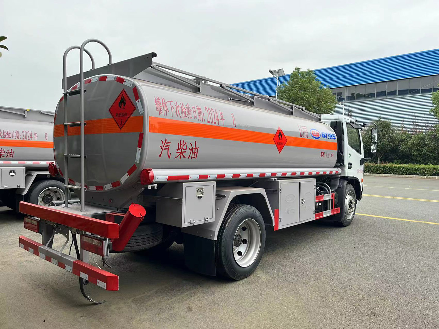 国六918博天堂东风10立方油罐车/加油车
