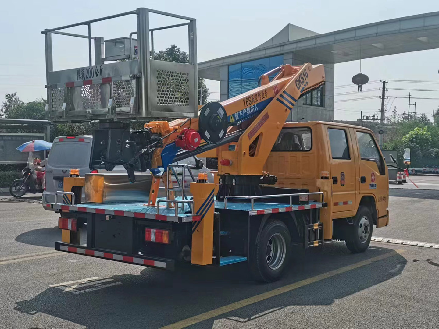 918博天堂集团蓝牌双排驾驶室伸缩臂高空作业车