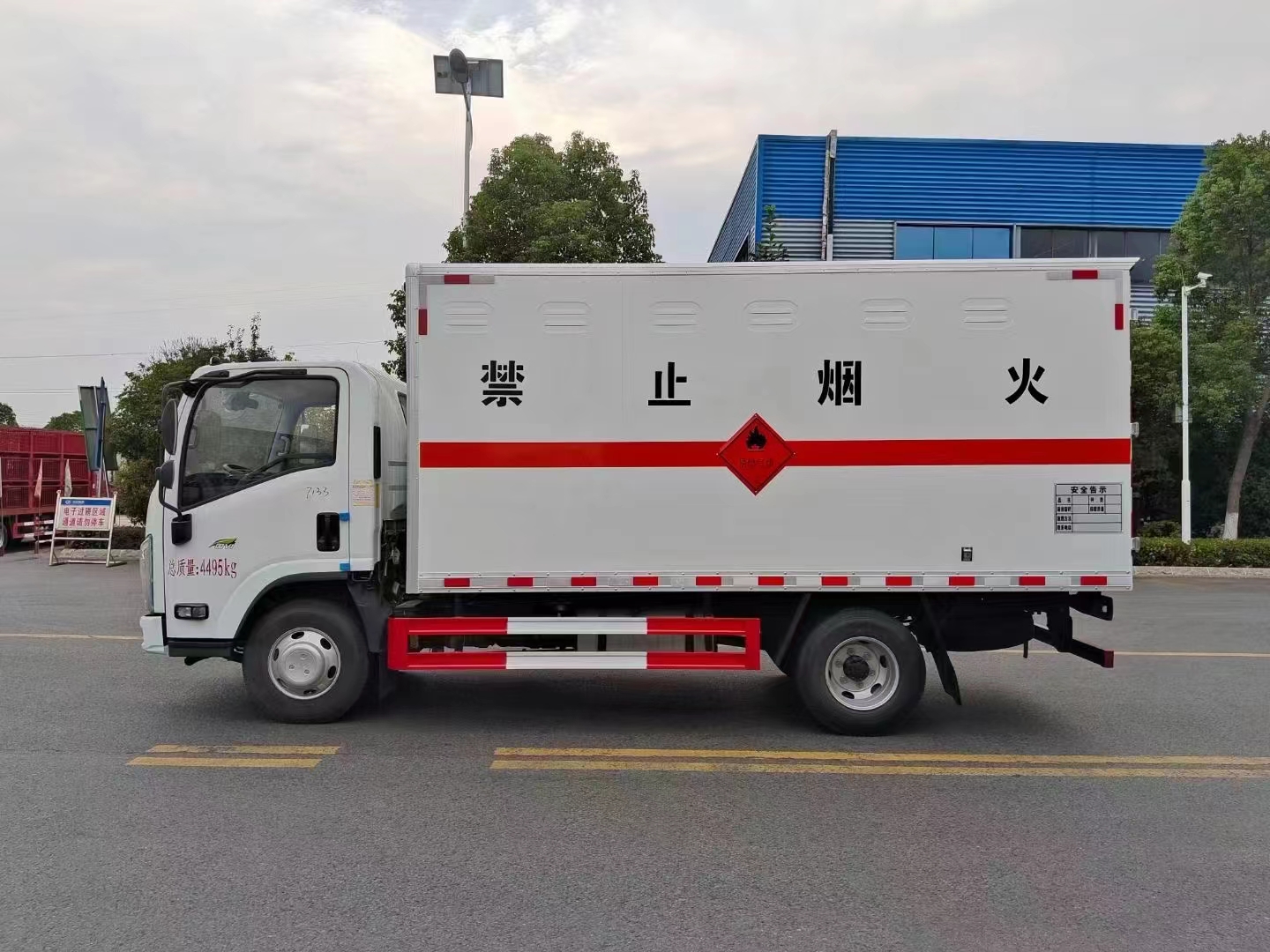918博天堂集团专用车系列五十铃爆破器材运输车